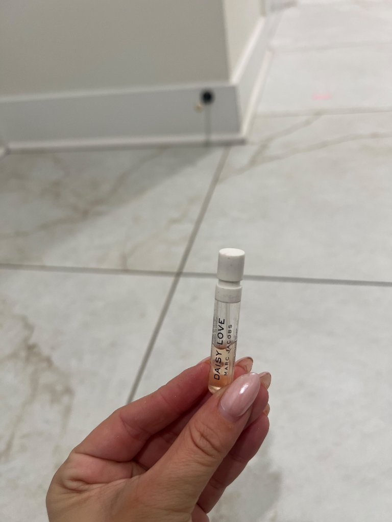 Marc Jacobs Daisy Love Sample